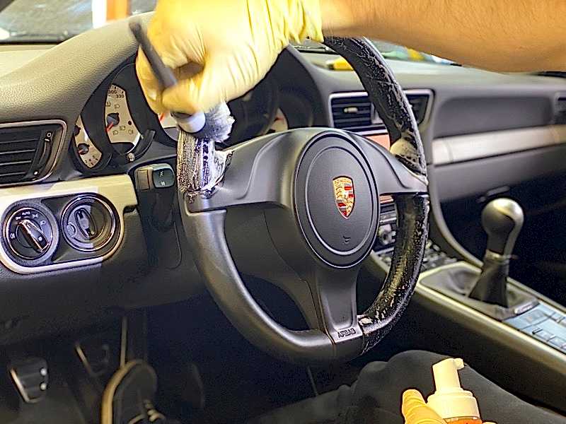 Химчистка салона автомобиля Химчистка салона автомобиля